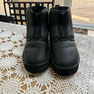 UGG Women's Neumel Zip Platform Boots Size 11 Black Leather EUC.